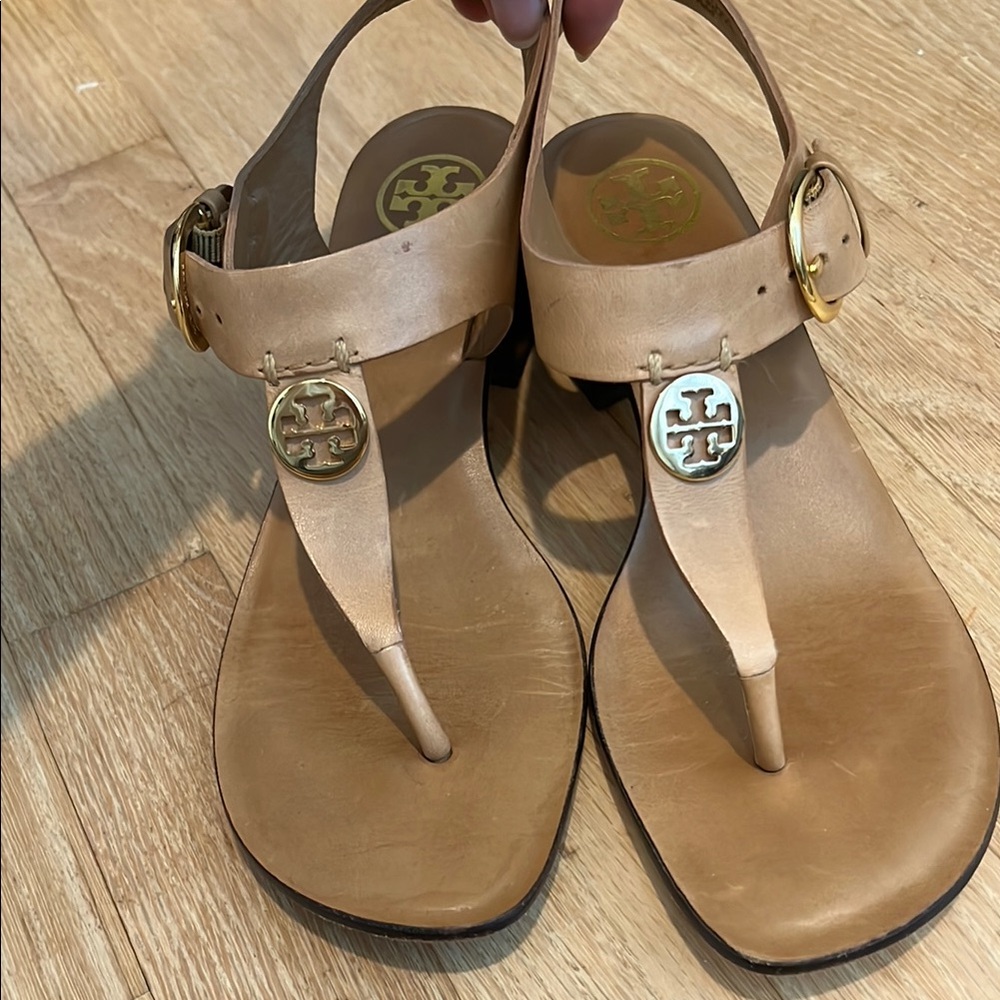Tory Burch Block Heel Tan Sandals with T-Strap Design 7.5